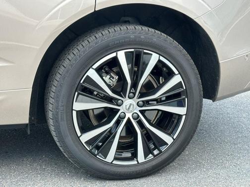 2023 Volvo XC60 Recharge Plug-In Hybrid T8 Plus Dark Theme
