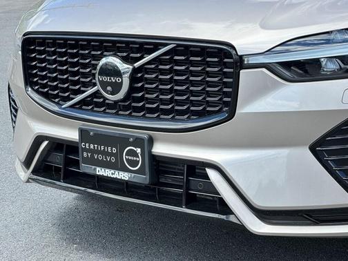 2023 Volvo XC60 Recharge Plug-In Hybrid T8 Plus Dark Theme