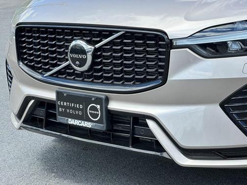 2023 Volvo XC60 Recharge Plug-In Hybrid T8 Plus Dark Theme