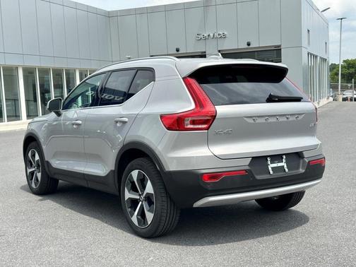 2025 Volvo XC40 B5 Plus Bright Theme