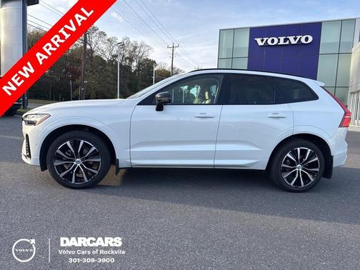 2023 Volvo XC60 B5 Ultimate Dark Theme