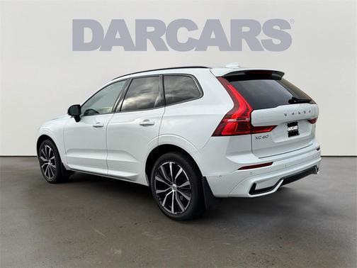 2023 Volvo XC60 B5 Ultimate Dark Theme