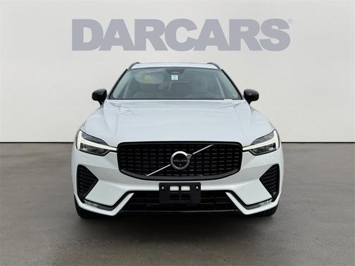 2023 Volvo XC60 B5 Ultimate Dark Theme