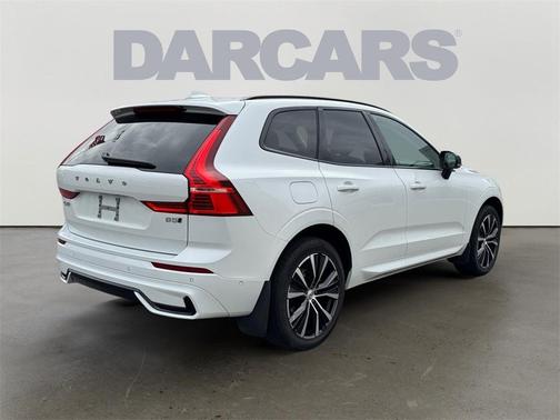 2023 Volvo XC60 B5 Ultimate Dark Theme