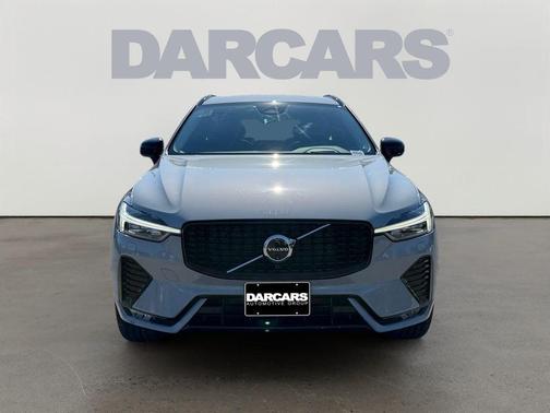 2024 Volvo XC60 B5 Ultimate Dark Theme