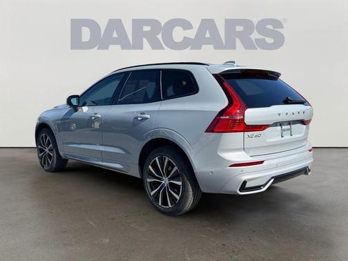 2024 Volvo XC60 B5 Ultimate Dark Theme