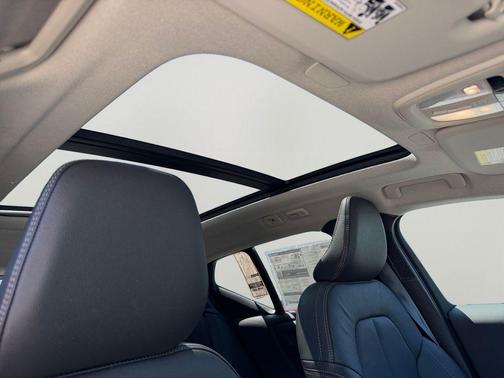 Onyx Black 2026 Volvo XC40 B5 Plus
