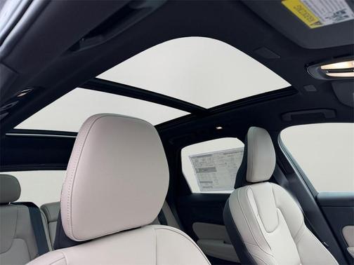 2026 Volvo XC60 Plug-In Hybrid T8 Plus