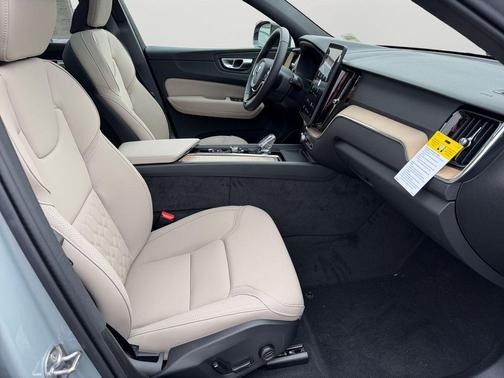 2026 Volvo XC60 Plug-In Hybrid T8 Plus