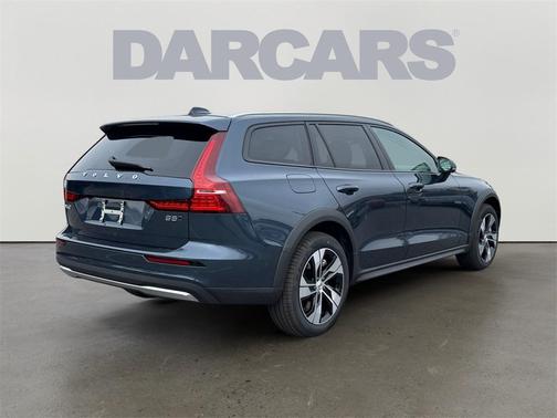 2026 Volvo V60 Cross Country B5 Plus