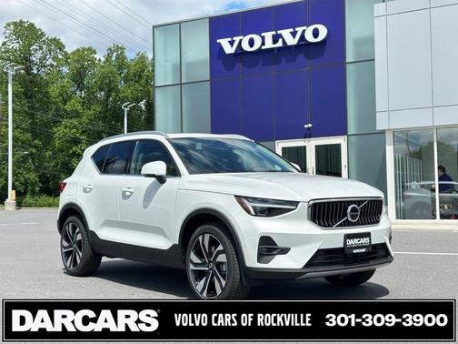 2025 Volvo XC40 B5 Ultra Bright Theme