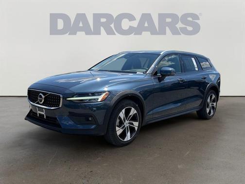 Denim Blue Metallic 2023 Volvo V60 Cross Country B5 Plus