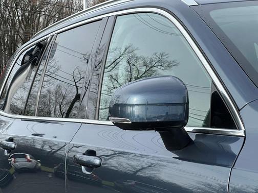 2025 Volvo XC90 Plug-In Hybrid T8 Plus 6-Seater