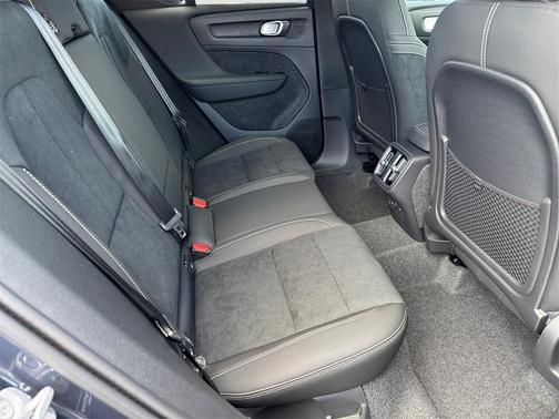 2026 Volvo XC40 B5 Ultra Black Edition