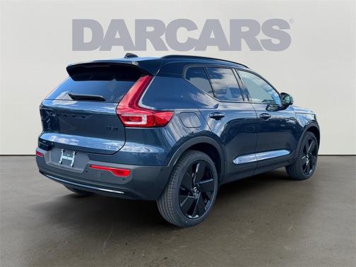 2026 Volvo XC40 B5 Ultra Black Edition