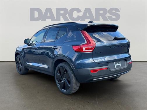 2026 Volvo XC40 B5 Ultra Black Edition