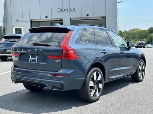 2025 Volvo XC60 Plug-In Hybrid T8 Plus