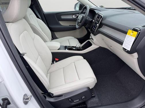 2026 Volvo XC40 B5 Plus