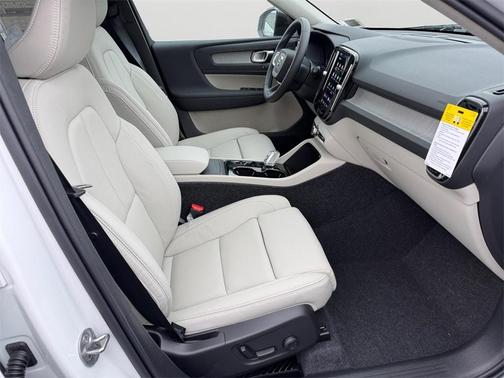 2026 Volvo XC40 B5 Plus