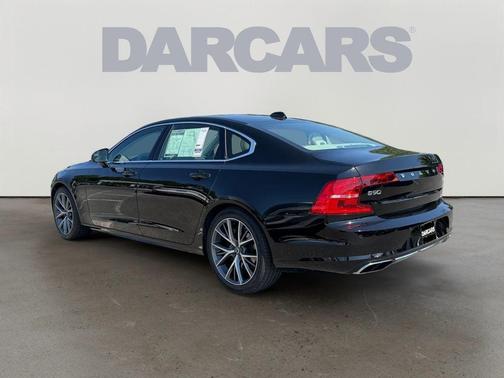 Black 2020 Volvo S90 T6 Momentum