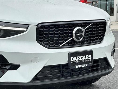 2025 Volvo XC40 B5 Plus Dark Theme