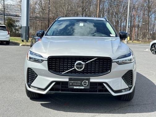 2024 Volvo XC60 B5 Plus Dark Theme