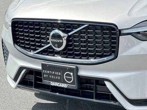 2024 Volvo XC60 B5 Plus Dark Theme