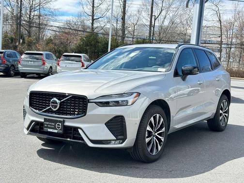 2024 Volvo XC60 B5 Plus Dark Theme
