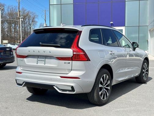 2024 Volvo XC60 B5 Plus Dark Theme