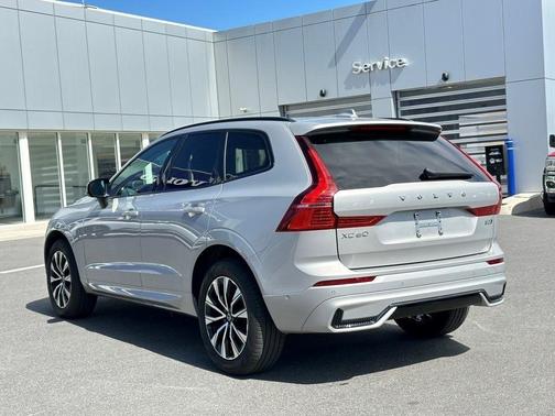 2024 Volvo XC60 B5 Plus Dark Theme
