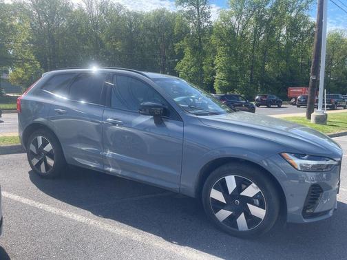 Gray Metallic 2024 Volvo XC60 Recharge Plug-In Hybrid T8 Plus Dark Theme