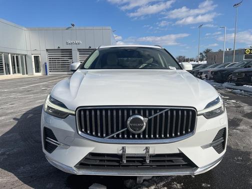 2023 Volvo XC60 B5 Plus Bright Theme