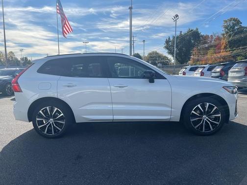 2025 Volvo XC60 B5 Plus