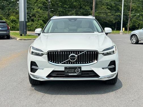 2023 Volvo XC60 B5 Ultimate Bright Theme