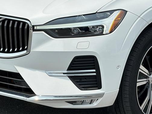 2023 Volvo XC60 B5 Ultimate Bright Theme
