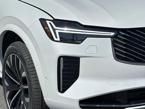 2025 Volvo XC90 Plug-In Hybrid T8 Plus 7-Seater