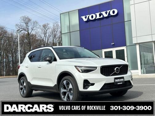 2025 Volvo XC40 B5 Plus Dark Theme