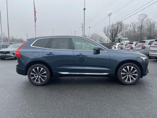 2023 Volvo XC60 B5 Plus Bright Theme