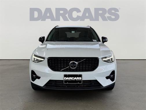 2023 Volvo XC40 B5 Plus Dark Theme