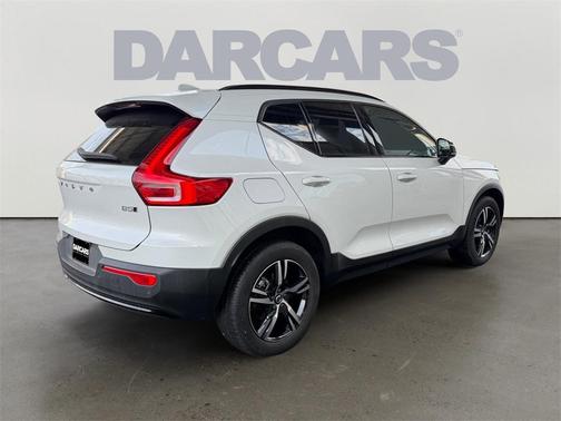 2023 Volvo XC40 B5 Plus Dark Theme