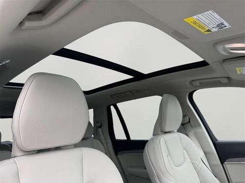 2025 Volvo XC90 B6 Ultra