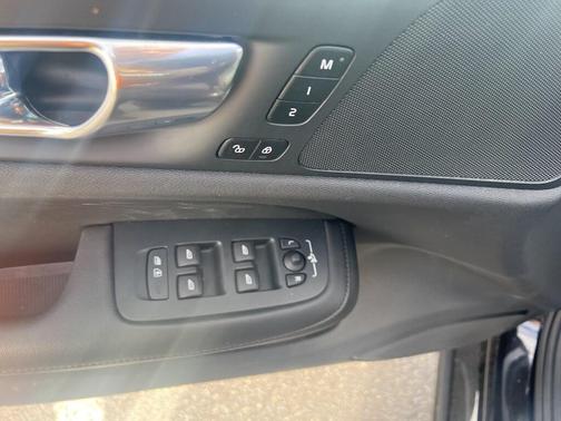 2025 Volvo S60 B5 Plus