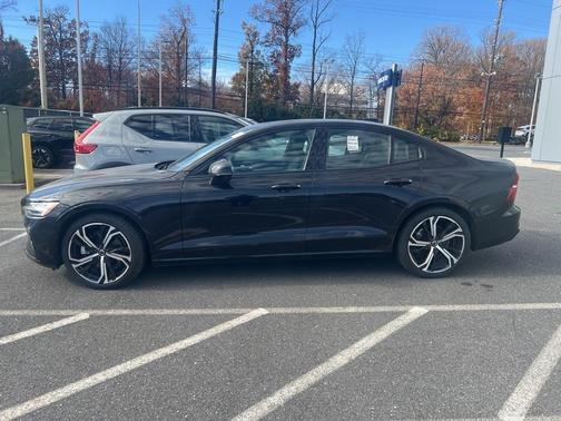 2025 Volvo S60 B5 Plus