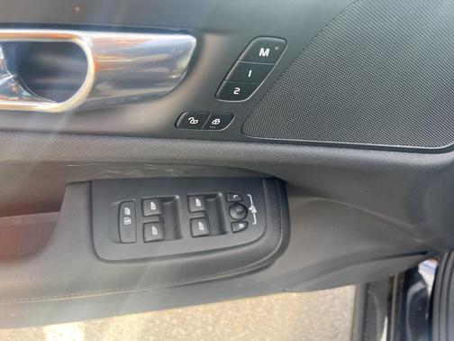 2025 Volvo S60 B5 Plus