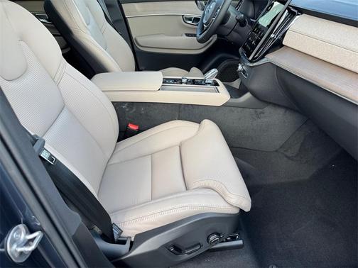 2026 Volvo XC90 Plug-In Hybrid T8 Ultra 6-Seater