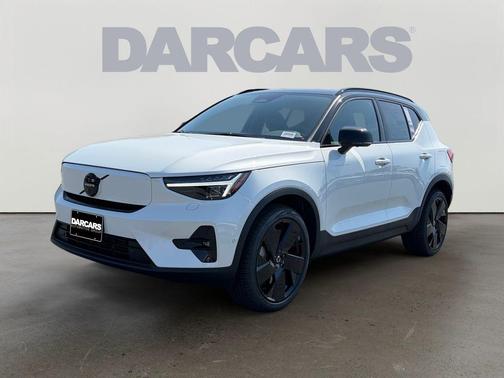 Crystal White Pearl 2026 Volvo EX40 Twin Motor Ultra Black Edition