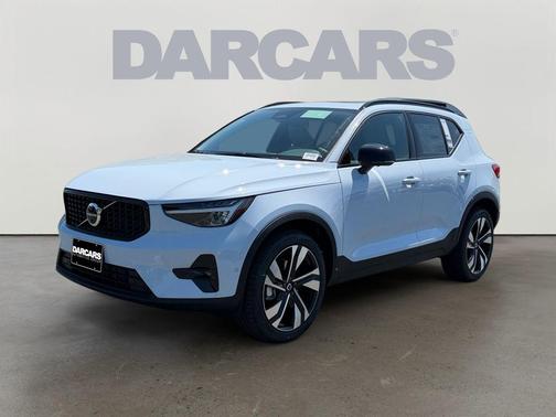 Cloud 9 White 2026 Volvo XC40 B5 Plus