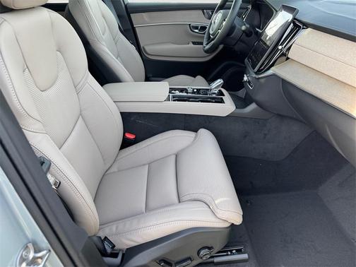 2026 Volvo XC90 B6 Ultra Dark Theme 6-Seater