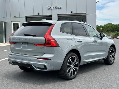 2025 Volvo XC60 B5 Plus