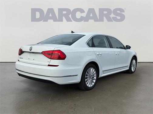 2016 Volkswagen Passat 1.8T SE w/Technology